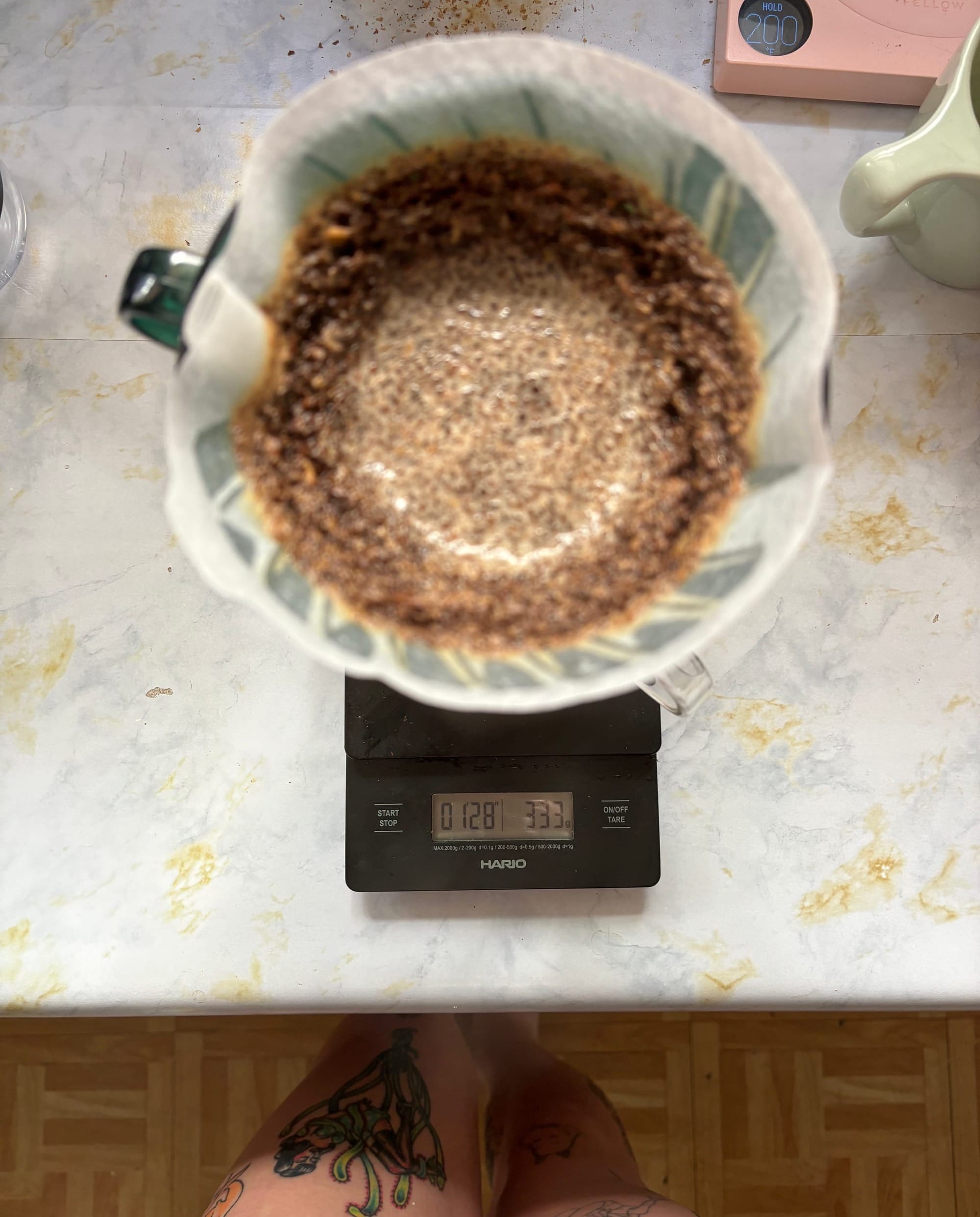 The same HARIO V60 scale, now the weight reads 333g